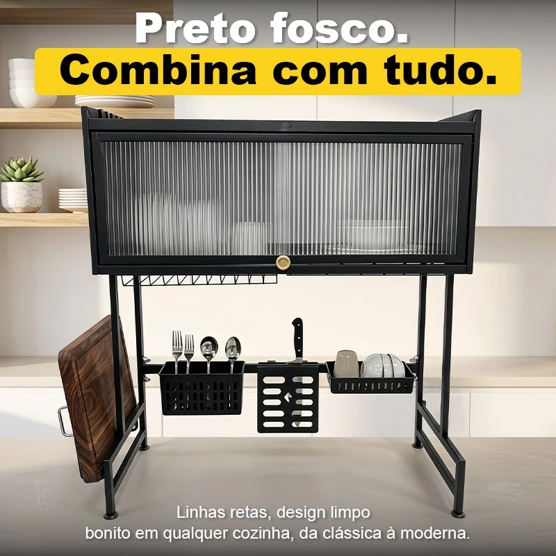 Escorredor preto fosco com linhas retas em cozinha clara moderna